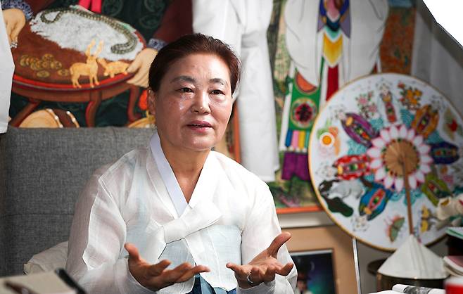 이지녀 만신이 지난 9월 8일 서울 종로구 신당에서 주간경향과 인터뷰를 하고 있다. 정지윤 선임기자