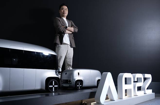 Autonomous A2Z Co-founder and CEO Han Ji-hyeong pose for a photo after an interview with The Korea Herald on Sep. 8 at the company’s research center in Pyeongchon, Gyeonggi Province. (Im Se-jun/The Korea Herald)