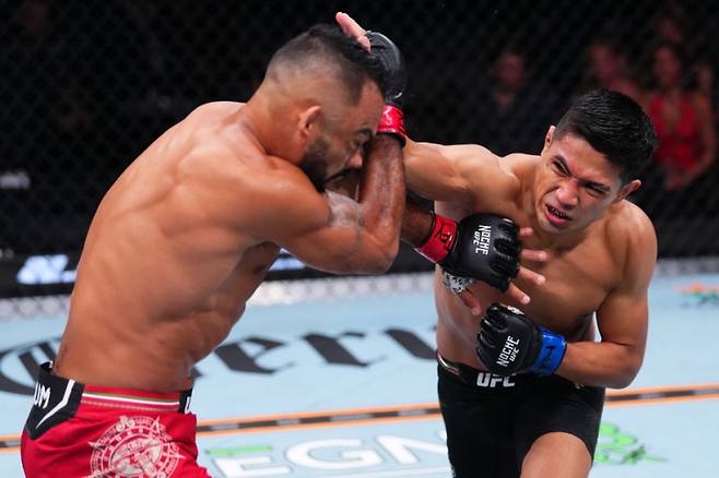 다비드 마르티네스(27·멕시코)가 롭 폰트(38·미국)를 격침했다. UFC 제공
