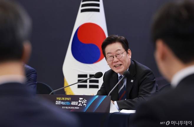 [서울=뉴시스] 고범준 기자 = 이재명 대통령이 15일 서울 성북구 한국과학기술연구원(KIST)에서 열린 제1차 핵심규제 합리화 전략회의에서 발언하고 있다. 2025.09.15. bjko@newsis.com /사진=고범준