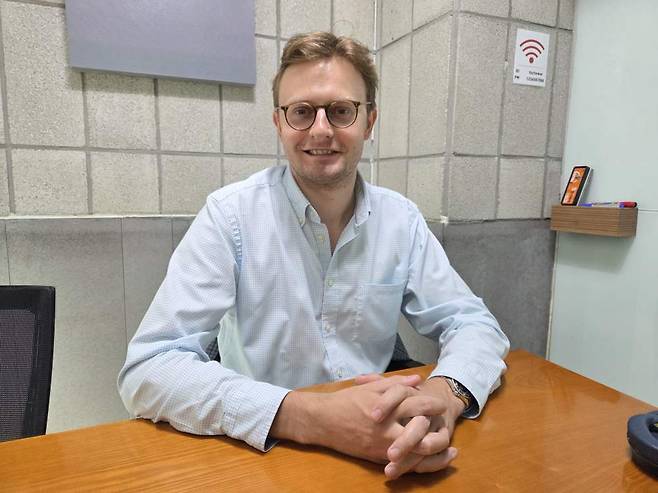 영국인 오웬 콜리어 씨가 머니투데이와 인터뷰하고 있다. /사진=배한님 기자