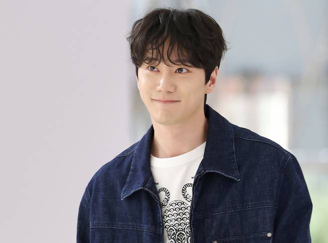 배우 이준영이 '고소영의 펍스토랑'에 출연해 과거 본인의 연애에 대해 고백했다. 사진은 지난 5월8일 가수 겸 배우 이준영 서울 송파구 롯데백화점 에비뉴엘 잠실점에서 열린 이탈리아 럭셔리 패션 하우스 에트로 부티크 오픈 기념 행사에 참석하고 있는 모습. /사진=뉴스1