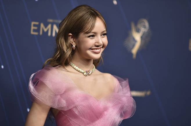 [LA=AP/뉴시스] HBO 드라마 '화이트 로투스(The White Lotus)' 시즌3 출연 배우 자격으로 에미상 레드카펫을 밟은 블랙핑크 멤버 리사.