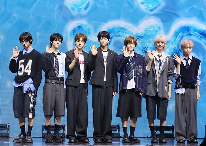 스타쉽 신인 보이그룹 아이딧이 15일 오후 2시 서울 광진구 예스24 라이브홀에서 데뷔 쇼케이스를 열었다. 연합뉴스