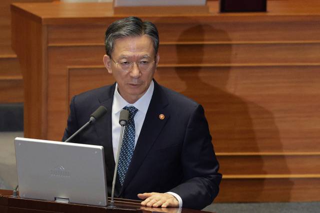 정성호 법무부 장관이 15일 오후 서울 여의도 국회에서 열린 제429회국회(정기회) 제5차 본회의에서 정치에 관한 대정부 질문에 답변하고 있다. 2025.9.15/뉴스1