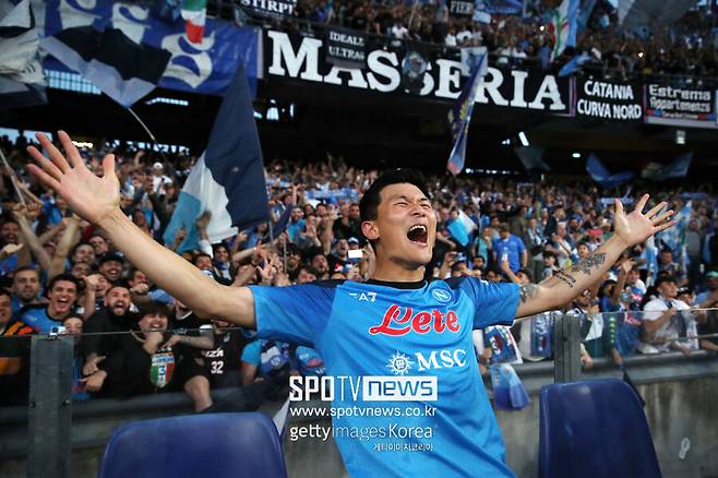 ▲ 북중미 월드컵을 눈앞에 둔 국가대표 입장에서 더 큰 위협은 부상보다 ‘출전 기회 부족’이다. 세리에A로 돌아간다면 나폴리 시절 보여줬던 철벽 수비를 다시 발휘할 무대가 열리는 셈인데 이미 이탈리아 무대에선 제 가치를 증명했던 만큼, 현지 팬들과 언론도 그의 복귀를 환영할 가능성이 크다.