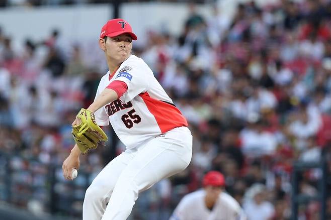 ▲ 성영탁은 1군 데뷔 시즌에 화려한 성적을 거두며 KIA 마운드의 현재이자 미래로 인정받고 있다 ⓒKIA타이거즈