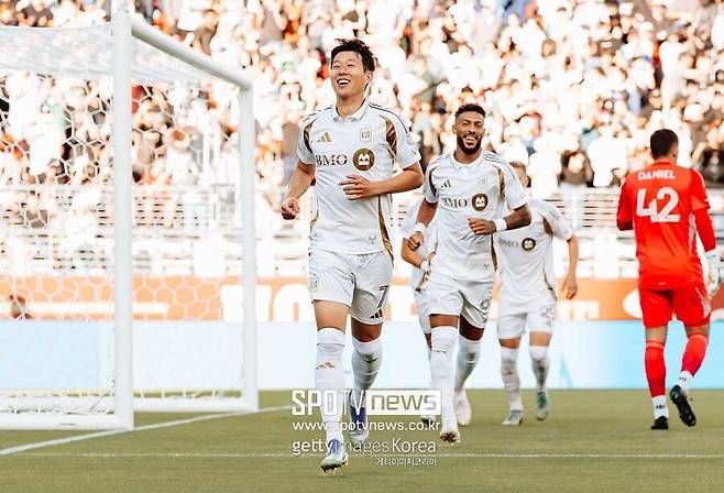 ▲ LAFC 합류 후 꾸준히 득점포를 이어온 부앙가와, MLS 데뷔골을 신고한 손흥민은 이제 팀의 핵심 공격진으로 자리잡았다. 두 선수의 파괴력과 호흡은 LAFC 공격력의 핵심 동력으로, 남은 시즌 MLS컵 우승 도전의 가장 큰 무기가 될 전망이다.