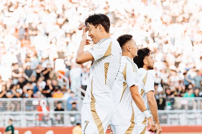 ▲ 손흥민이 미국 무대에서 또 다른 운명적 파트너를 찾았다. 그 주인공은 바로 데니스 부앙가. 두 사람은 메이저리그사커(MLS) 최고의 공격 듀오로 빠르게 자리매김하며 새로운 이야기를 써 내려가고 있다. ⓒ LAFC