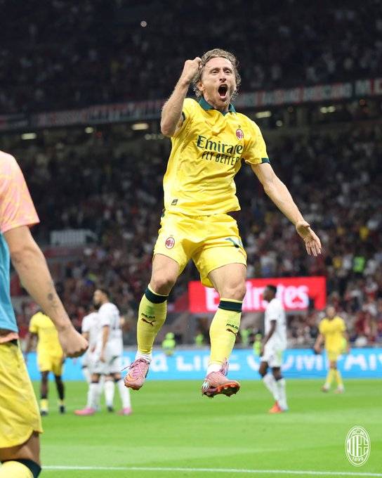 루카 모드리치가 볼로냐전 결승골을 넣고 펄쩍 뛰고 있다. /사진=AC밀란 공식 사회관계망서비스(SNS)