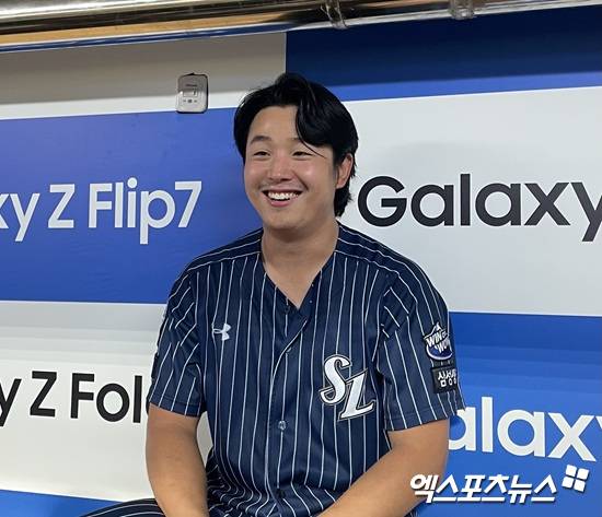 14일 대구 삼성라이온즈파크에서 열린 2025 신한 SOL Bank KBO리그 KT 위즈와 홈경기에 구원 등판해 6⅔이닝 무피안타 1사구 5탈삼진 무실점을 기록하고 승리투수가 된 삼성 라이온즈 양창섭이 경기 후 취재진과 인터뷰에 응하고 있다. 엑스포츠뉴스 대구, 김유민 기자