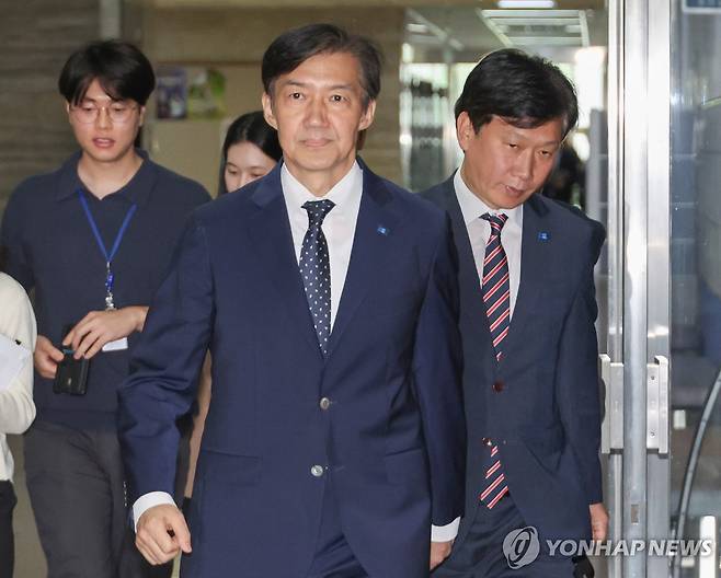 출근하는 조국 비대위원장 (서울=연합뉴스) 김주성 기자 = 조국혁신당 조국 비상대책위원장이 15일 서울 여의도 국회로 출근하고 있다. 2025.9.15 utzza@yna.co.kr