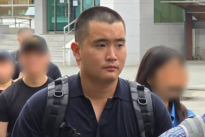 이재용 회장 장남 이지호 씨 해군 장교 입대 (서울=연합뉴스) 이재용 삼성전자 회장의 장남 이지호 씨가 15일 경남 창원시 진해구 해군사관학교에서 열린 해군 학사장교 사관후보생 입영식 행사장으로 향하고 있다. 2025.9.15 [삼성전자 제공. 재판매 및 DB 금지] photo@yna.co.kr