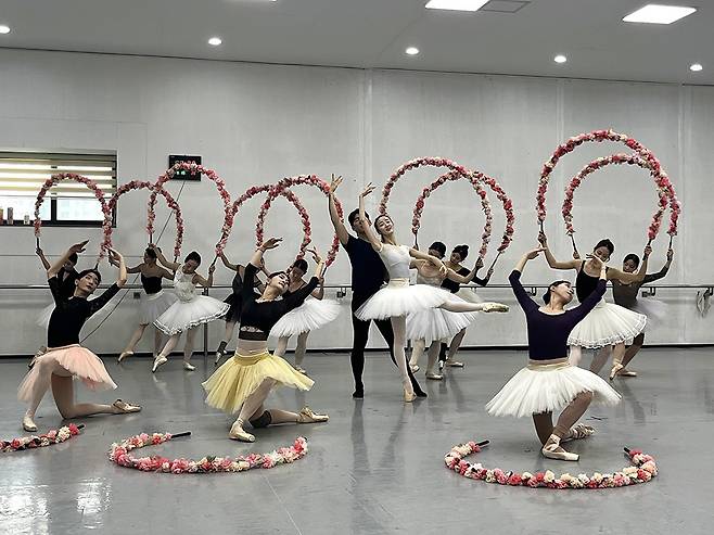 광주시립발레단은 오는 26-27일  정기공연 ‘해적’을 선보인다. 사진은 1막 3장 ‘생기의 정원’ 리허설 모습.