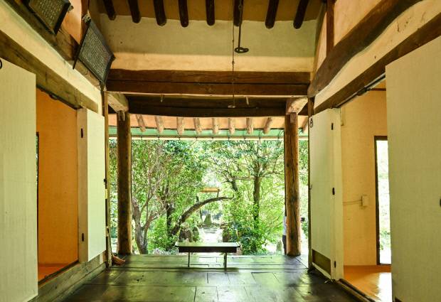 쌍산재 서당채. 울창한 나무와 정원이 한눈에 들어온다. /최현배 기자