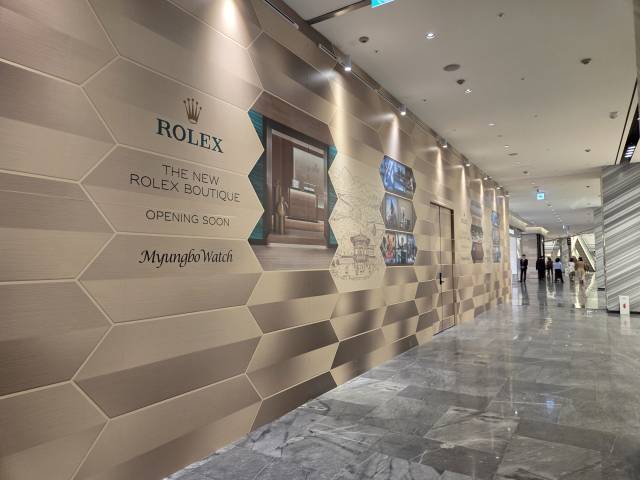 대구 백화점 업계가 영 컬처(젊은 층 문화), 주얼리 등에 초점을 맞춰 입점 브랜드를 보강하고 있다. 대구 신세계 1층에 있는 롤렉스 매장은 오는 11월 중순 백화점 5층으로 이동할 예정이다. 정은빈 기자