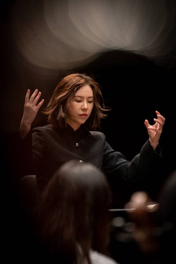지휘자 진솔(사진=아르티제).