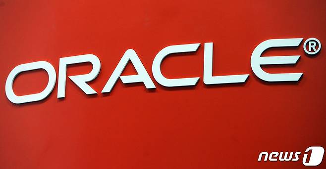 13일(현지시간) 틱톡 우선협상대상자에 선정된 미국 IT기업 오라클의 로고. ⓒ AFP=뉴스1 ⓒ News1 박형기 기자