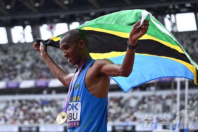 세계육상선수권 마라톤에서 우승한 심부.ⓒ AFP=뉴스1