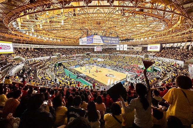 2025~26 프로농구부터 파울 챌린지가 3회로 늘어난다. 또한 파울 챌린지 과정 중 심판이 8가지 장면을 추가로 확인할 수 있다. 사진 | KBL