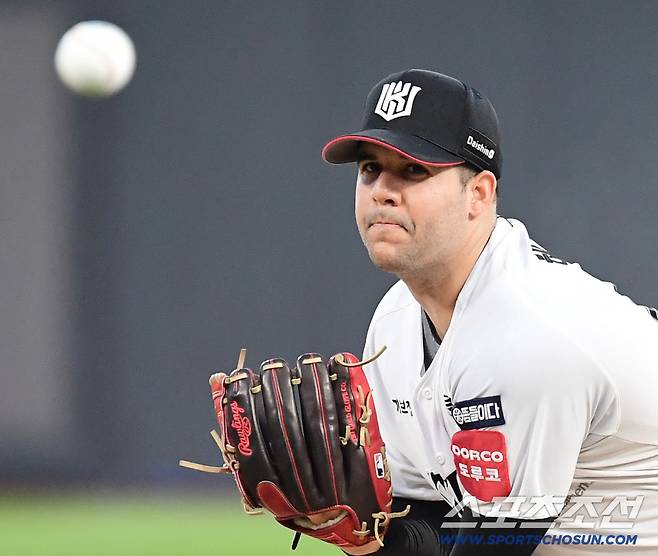 3일 수원 케이티위즈파크에서 열린 KT와 롯데의 경기. 선발 투구하고 있는 KT 헤이수스. 수원=송정헌 기자songs@sportschosun.com/2025.09.03/