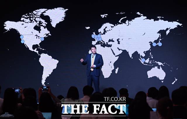 AI 대전환은 이미 시작됐다. 이제 필요한 것은 기술의 속도를 따라잡는 법과 제도다. 개인정보 보호법은 대규모 데이터 학습과 알고리즘 훈련을 전제로 한 새로운 환경을 담아내야 한다. 사진은 지난 10일 기자회견을 하고 있는 제이슨 권 오픈AI 코리아 최고전략책임자(CSO)./이새롬 기자