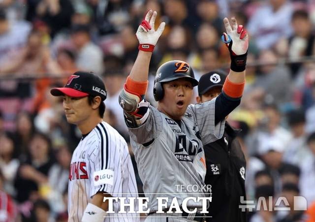 한화 하주석은 지난 시즌이 끝난 뒤 FA 신청을 했다가 된서리를 맞았다. 결국 원 소속팀 한화와 1년 계약했다. 하주석은 이번 시즌 절치부심해 빼어난 활약을 펼쳤지만 다시 FA 자격을 갖추려면 3년을 기다려야 한다. /뉴시스