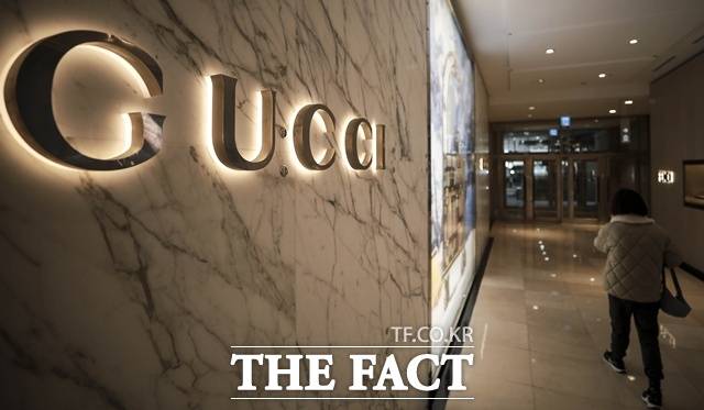 명품 브랜드 구찌, 발렌시아가, 알렉산더 맥퀸 등을 운영하는 프랑스 럭셔리 그룹 '케링'에서 고객 개인정보가 유출됐다. /뉴시스