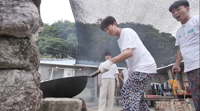 '섬총각 영웅' 임태훈 셰프의 특급 요리와 '수셰프' 임영웅의 활약
