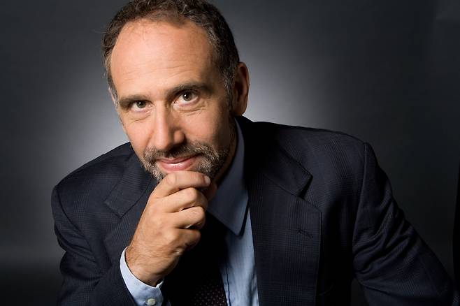 미국의 거시경제학자인 딘 베이커 경제정책연구센터(CEPR) 공동 소장. 미시간 대학 경제학 박사 출신인 그는 부쿠넬 대학 교수, 세계은행과 미 의회의 합동 경제위원회 자문위원 등으로 활동했다. /미 경제정책연구센터