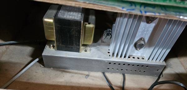 유진 전자의 전원 트랜스가 들어 있었다