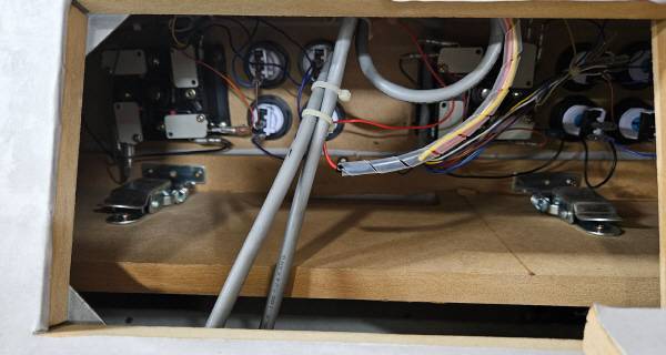 스틱 배선부의 모습. 잘 정리해주었다