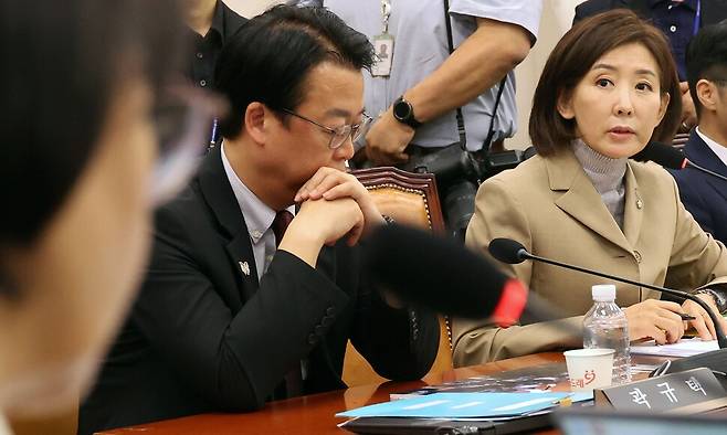 16일 서울 여의도 국회에서 열린 법제사법위원회 전체회의에서 나경원 국민의힘 의원이 발언하고 있다. 김경호 선임기자 jijae@hani.co.kr