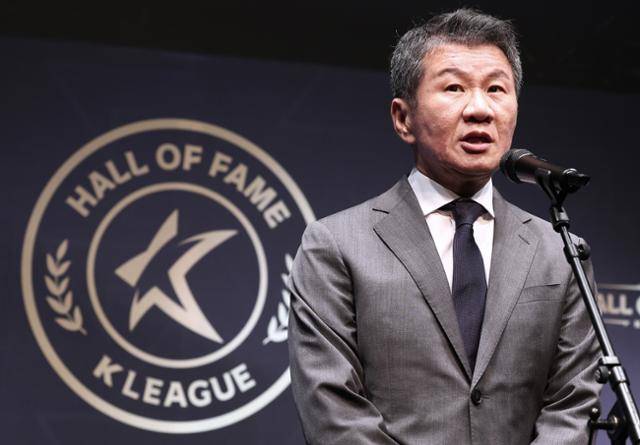 정몽규 대한축구협회장이 16일 서울 종로구 아산정책연구원에서 열린 제2회 'K리그 명예의 전당' 헌액식에서 축사하고 있다. 뉴스1