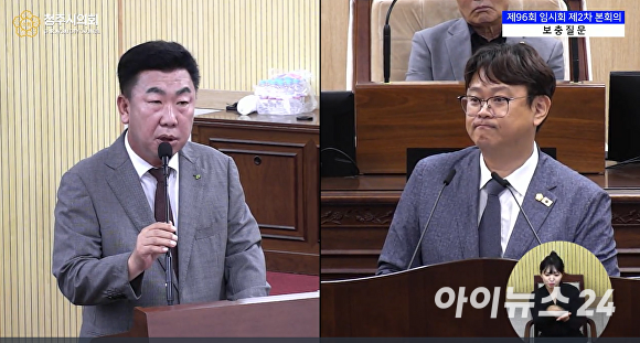 이범석(왼쪽) 청주시장이 4일 청주시의회 본회의장에서 박승찬 의원의 시정질문에 답변하고 있다. 2025. 09. 04. [사진=아이뉴스24 DB]