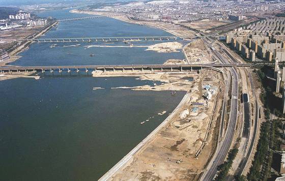 80년대 중반 잠실 지역을 개발하는 모습. [사진 서울역사기록원]