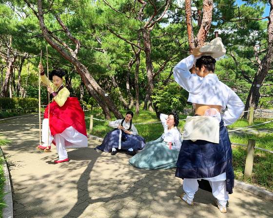 국중박 분장대회에 참여한 '한복미인즈' 팀의 단오풍정 분장 사진. 권노아씨 제공