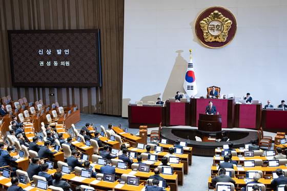 권성동 국민의힘 의원이 11일 서울 여의도 국회에서 열린 제429회 국회(정기회) 제4차 본회의에서 자신에 대한 체포동의안 상정에 신상 발언을 하고 있다. 뉴스1