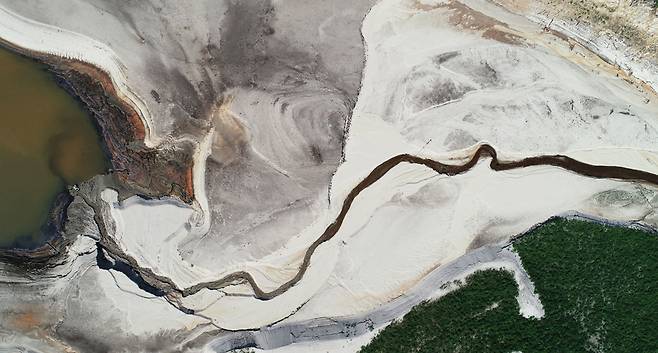 8월25일 강릉시 주요 상수원인 오봉댐이 바닥을 드러낸 모습. /강원일보 제공