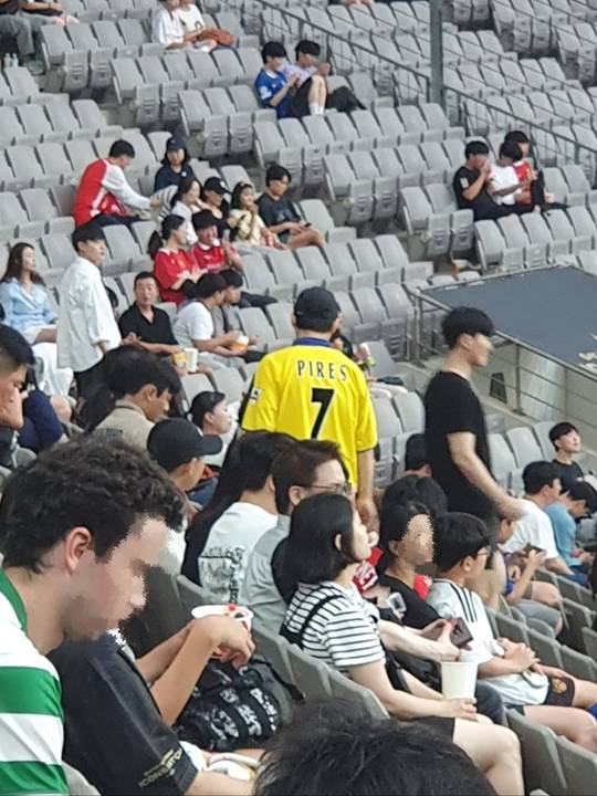 A classic Robert Pires shirt at the Icons Match in western Seoul on Sept. 13 [THOMAS MCCARTHY]