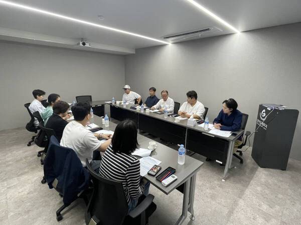 경기도체육회가 16일 ‘2025 경기도동계체육대회’의 성공적 개최를 위해 유관기관들과 회의를 하고 있다. 도체육회 제공