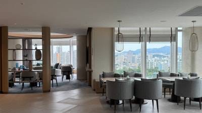 30층에 위치한 ‘웨스틴 클럽’. 클럽 객실 투숙객만 이용할 수 있는 공간이다. / 사진=홍지연 여행+ 기자