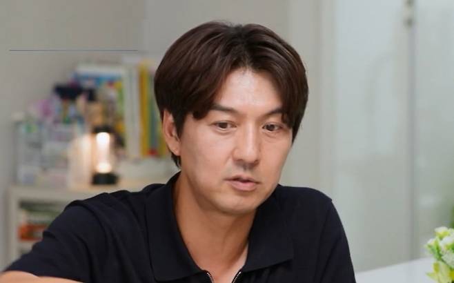 배우 이필모가 세상 떠난 어머니를 그리워했다. [사진출처 =  ‘절친 도큐멘터리 4인용 식탁’ 영상 캡처]