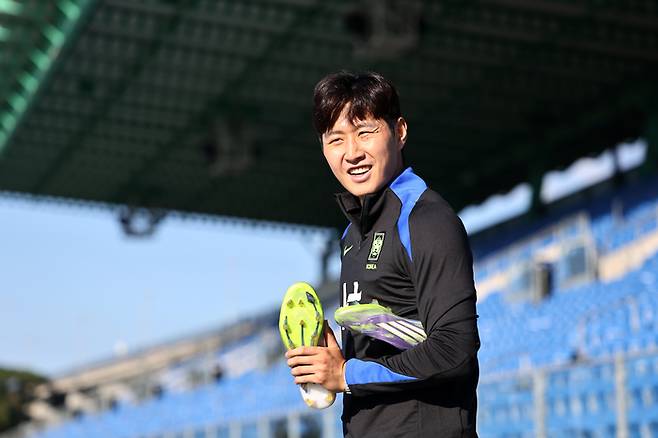5일 미국 뉴욕 아이칸 스타디움에서 진행된 한국 축구 대표팀 훈련에서 이강인이 경기장에 들어서고 있다. 사진=연합뉴스