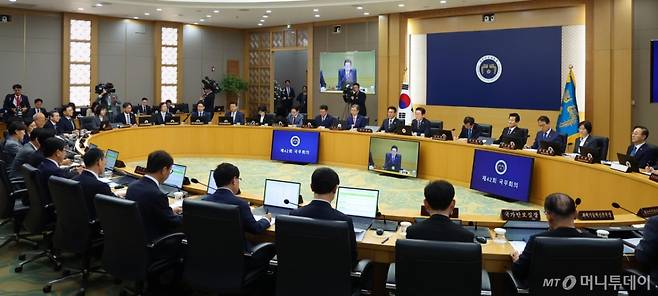 [세종=뉴시스] 고범준 기자 = 이재명 대통령이 16일 세종시 정부세종청사에서 열린 제42회 국무회의에서 발언하고 있다. (대통령실통신사진기자단) 2025.09.16. bjko@newsis.com /사진=