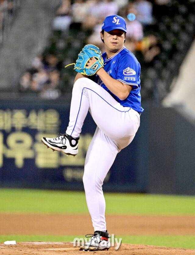 2025년 8월 27일 오후 서울 잠실구장에서 열린 '2025 신한 SOL뱅크 KBO 리그' 삼성 라이온즈와 두산 베어스의 경기. 삼성 양창섭이 6회말 구원등판해 역투하고 있다./마이데일리