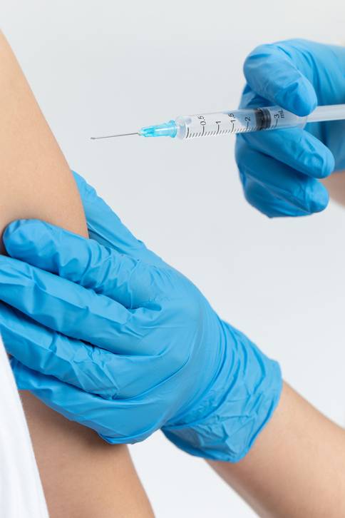 질병관리청이 65세 이상 어르신 등에 코로나19 예방접종을 10월15일부터 진행한다. 사진은 기사의 특정 사실과 관련 없음. 게티이미지뱅크