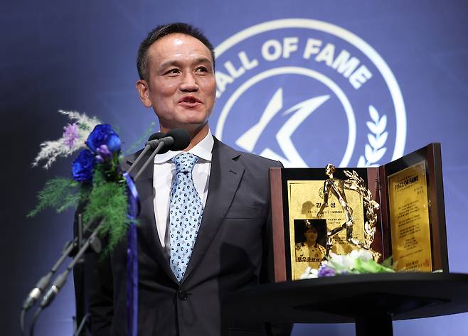 16일 서울 종로구 아산정책연구원에서 열린 2025 K리그 명예의 전당 헌액식에서 김주성이 소감을 밝히고 있다. 연합뉴스