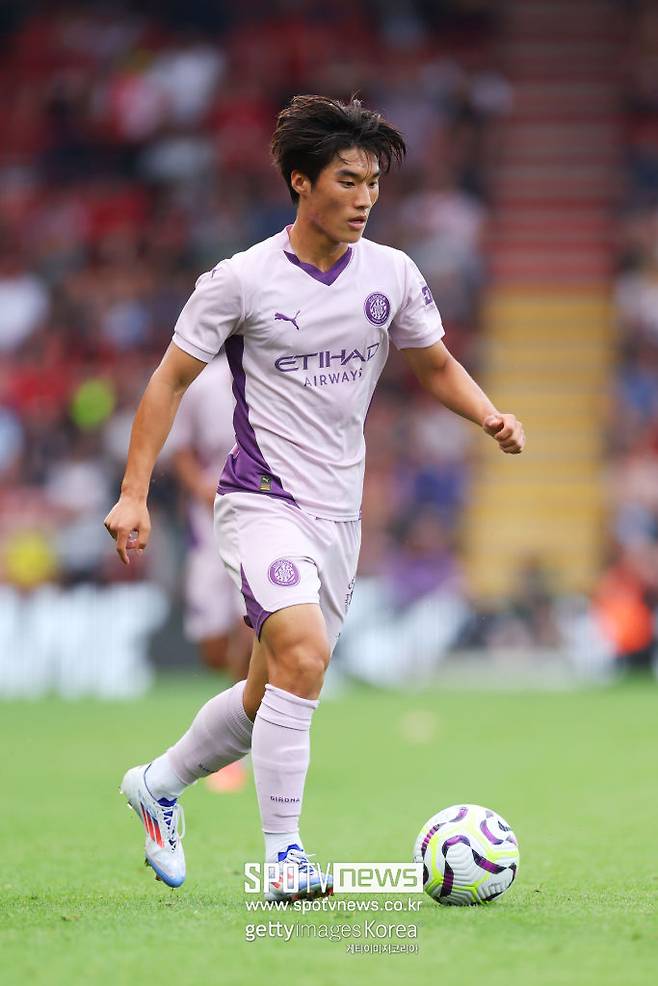 ▲ 올해 5경기 모두 스타팅 멤버에 이름을 올린 김민수는 시즌 스탯을 2골 2도움으로 쌓았다. 숫자만 눈부신 게 아니다. 4개 공격포인트 모두 승부처에서 수확했다.&nbsp;레알 사라고사전(3-1승)에서 결승골을 도와 시즌 첫 어시스트를 신고했고 부르고스전(2-1승)에선 선제골과 결승골 도움, 이날 코르도바와 홈 경기선 역전 결승골을 꽂았다.&nbsp;그야말로 ‘팀을 살리는 발’이란 수식어가 아깝지 않은 활약이다. 덕분에 지난 4일 라리가2가 발표한 2025-2026시즌 8월 '이달의 선수' 후보에도 올랐다.