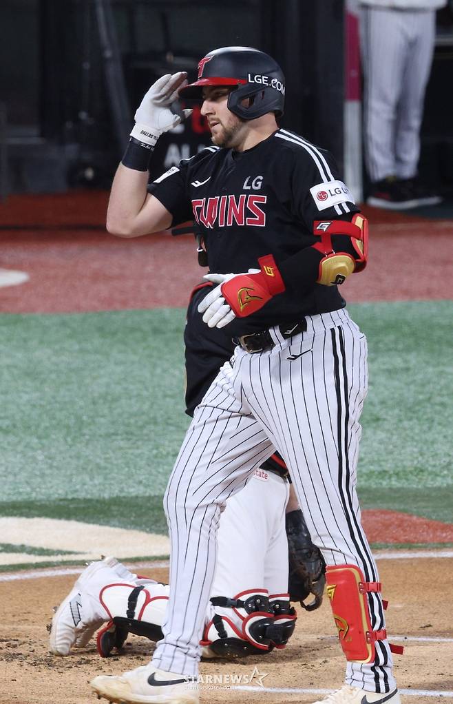 [포토] 오스틴 '각 잡힌 컴백홈'